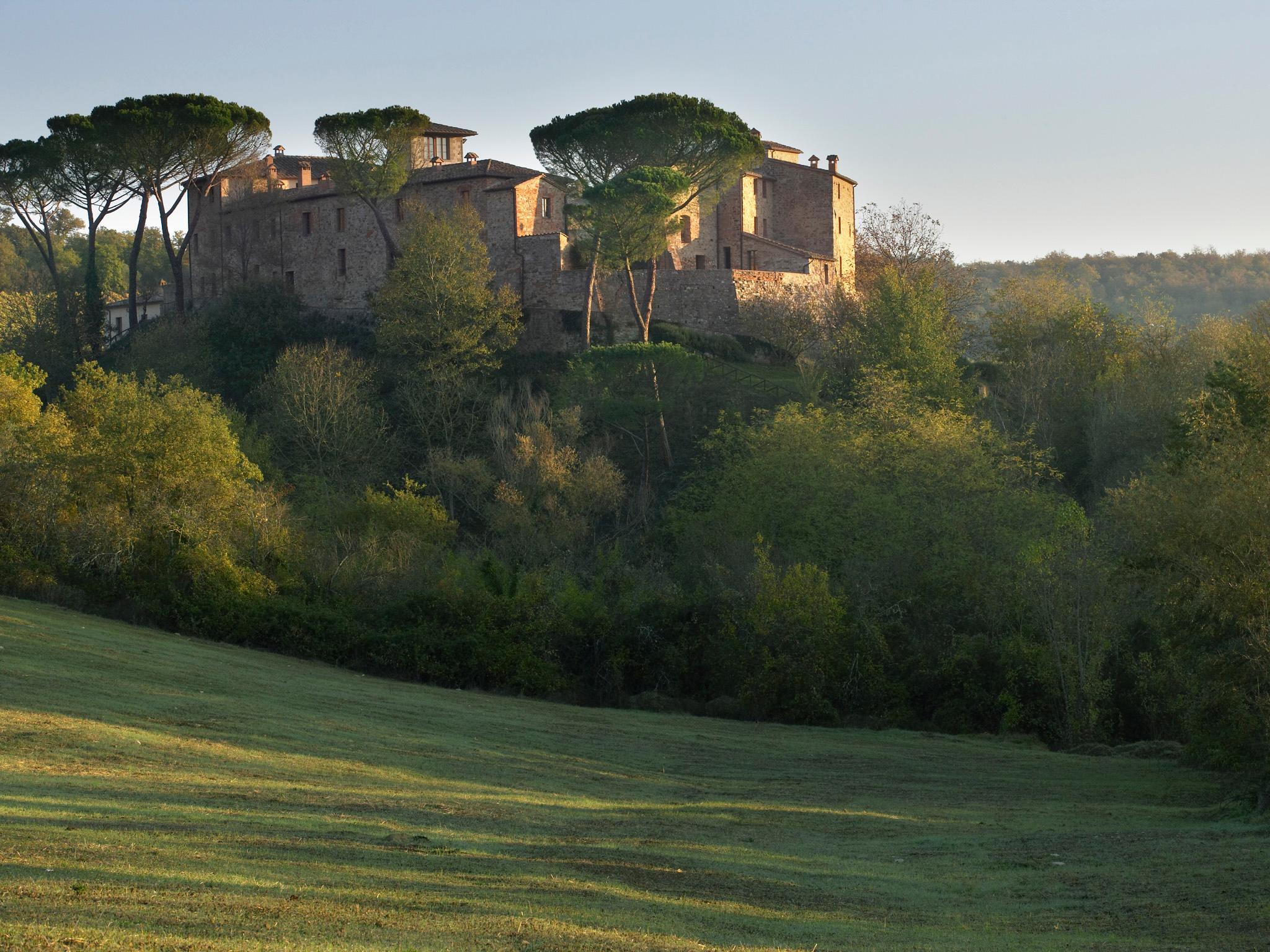 קסטלנואובו ברארדנגה Castel Monastero - The Leading Hotels Of The World מראה חיצוני תמונה